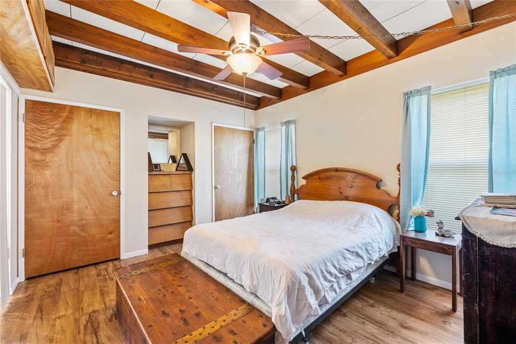 待售: $210,000 (2 贝兹, 1 浴室, 1088 平方英尺)