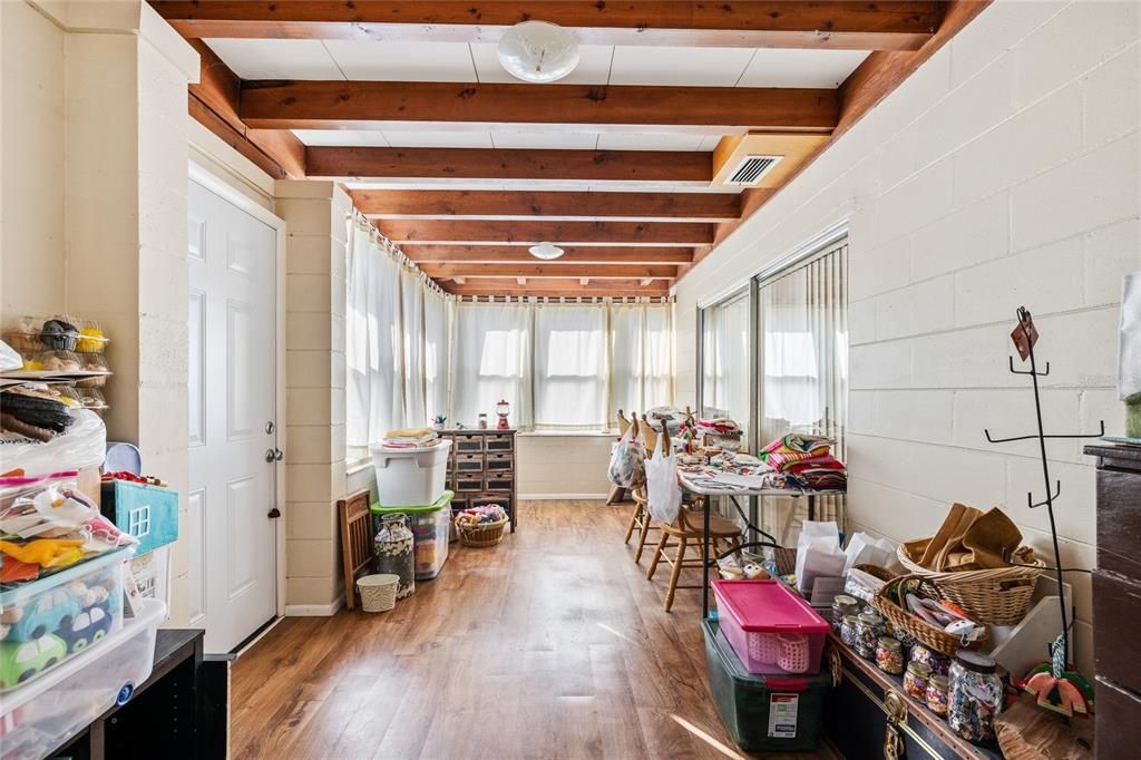 待售: $210,000 (2 贝兹, 1 浴室, 1088 平方英尺)