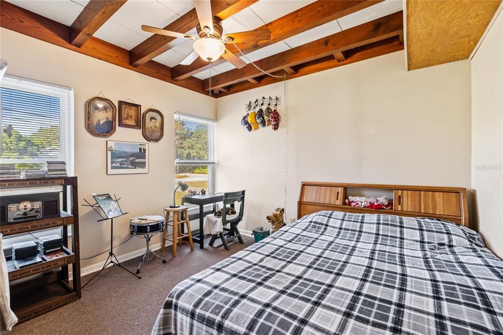 待售: $210,000 (2 贝兹, 1 浴室, 1088 平方英尺)