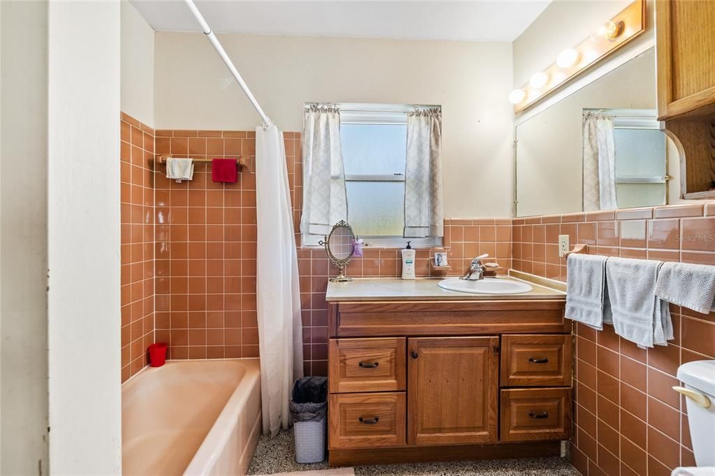 待售: $210,000 (2 贝兹, 1 浴室, 1088 平方英尺)