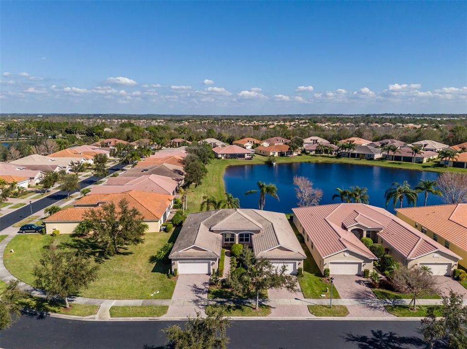 В аренду: $2,100 (2 спален, 2 ванн, 1317 Квадратных фут)