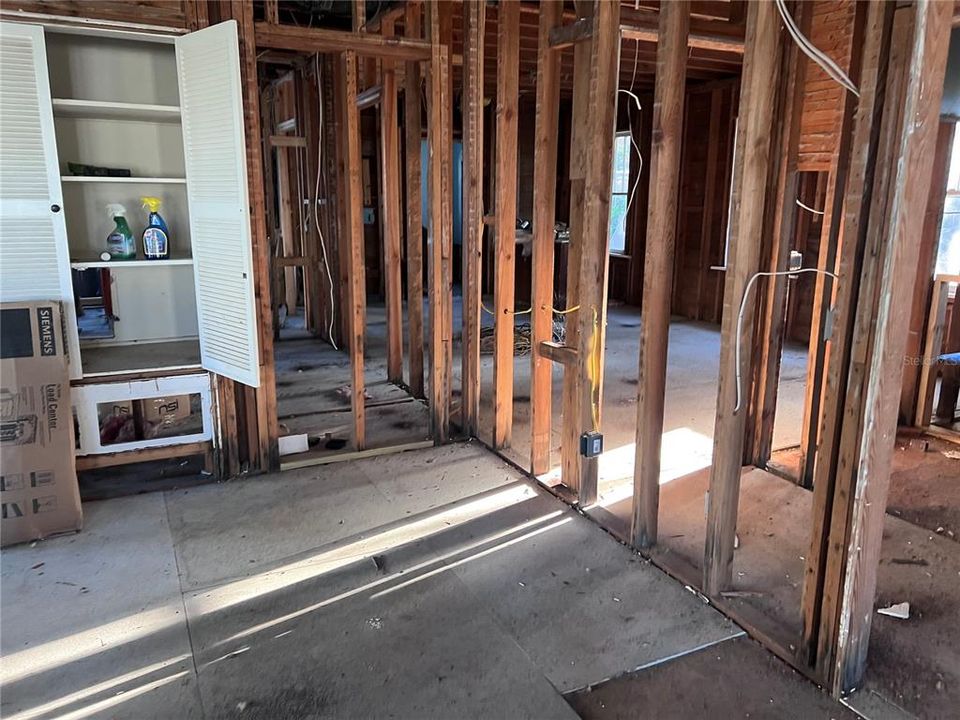 For Sale: $299,000 (3 beds, 2 baths, 1686 Square Feet)