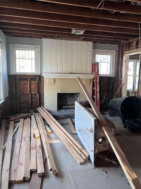 For Sale: $299,000 (3 beds, 2 baths, 1686 Square Feet)