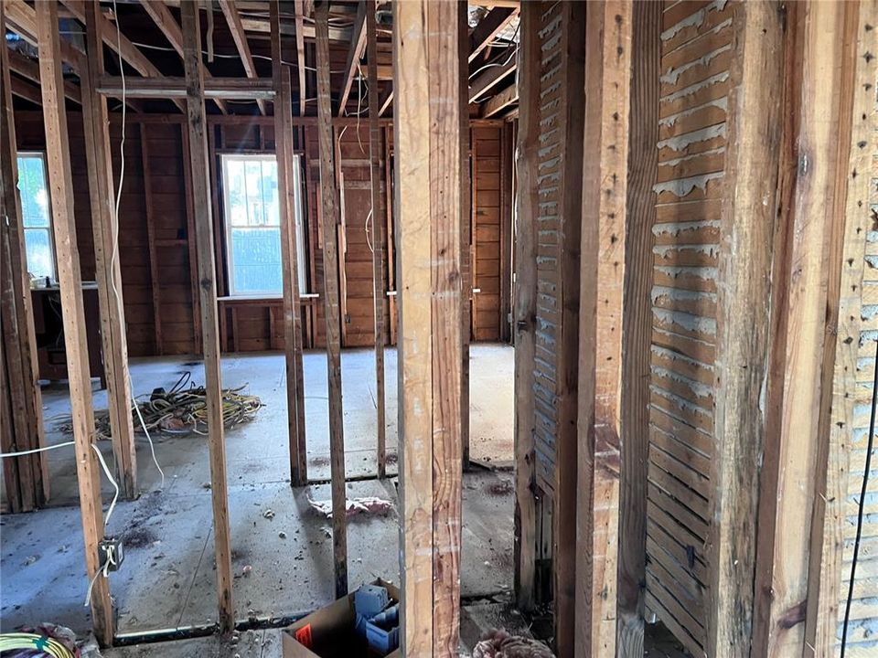 For Sale: $299,000 (3 beds, 2 baths, 1686 Square Feet)