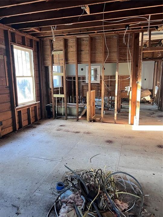 For Sale: $299,000 (3 beds, 2 baths, 1686 Square Feet)