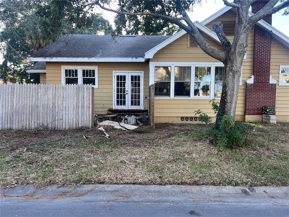 For Sale: $299,000 (3 beds, 2 baths, 1686 Square Feet)