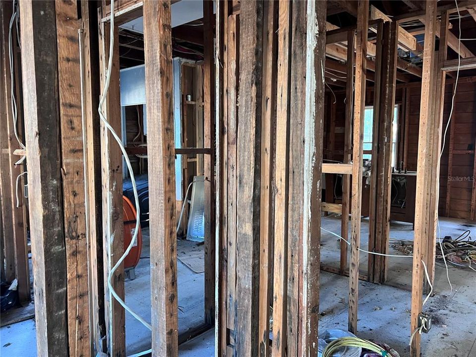 For Sale: $299,000 (3 beds, 2 baths, 1686 Square Feet)