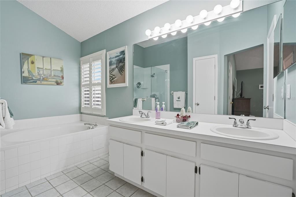 На продажу: $369,900 (3 спален, 2 ванн, 1558 Квадратных фут)