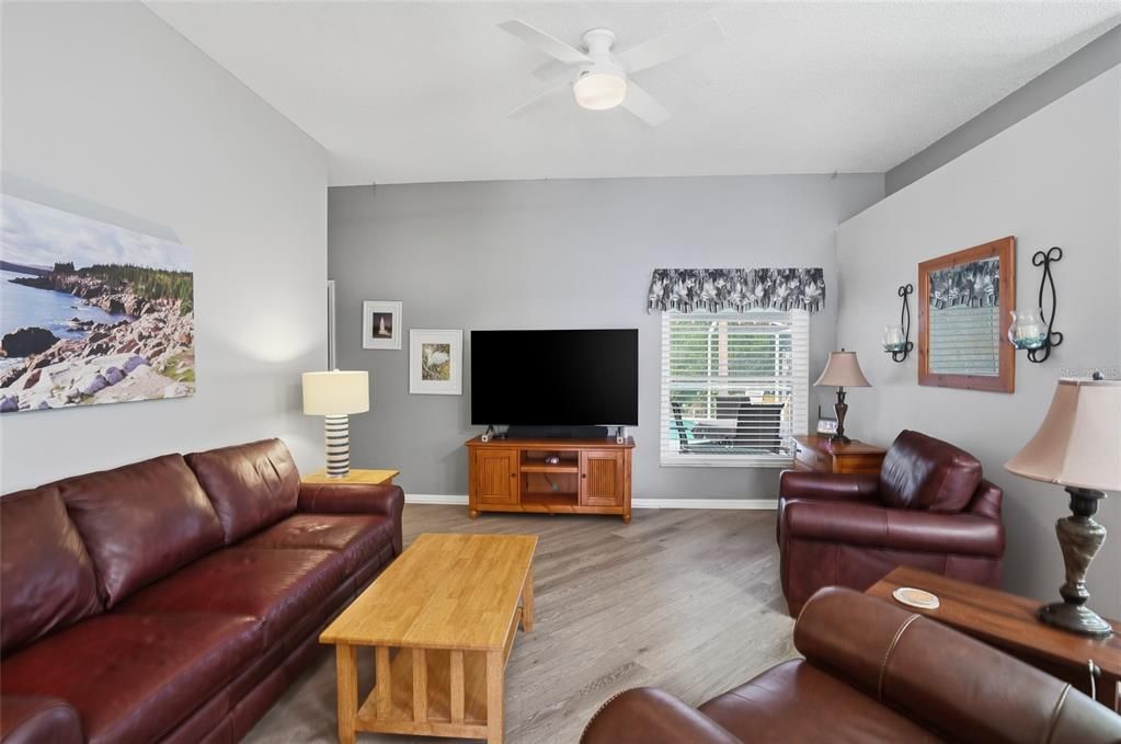 На продажу: $369,900 (3 спален, 2 ванн, 1558 Квадратных фут)