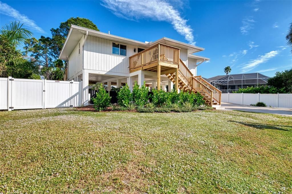 For Sale: $425,000 (2 beds, 2 baths, 1101 Square Feet)