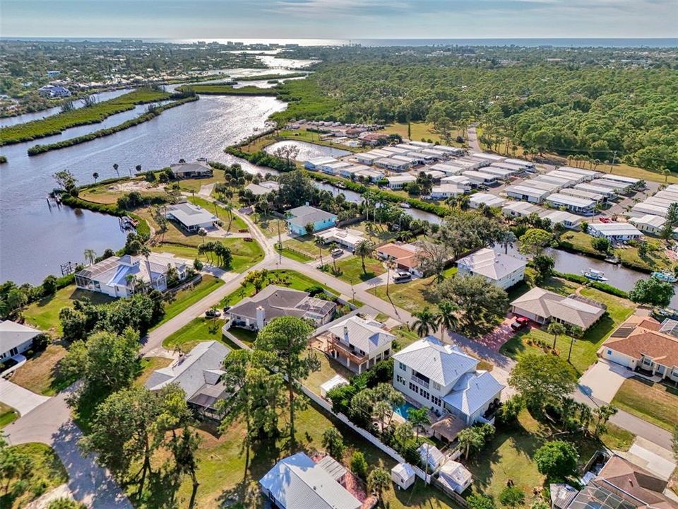 For Sale: $425,000 (2 beds, 2 baths, 1101 Square Feet)