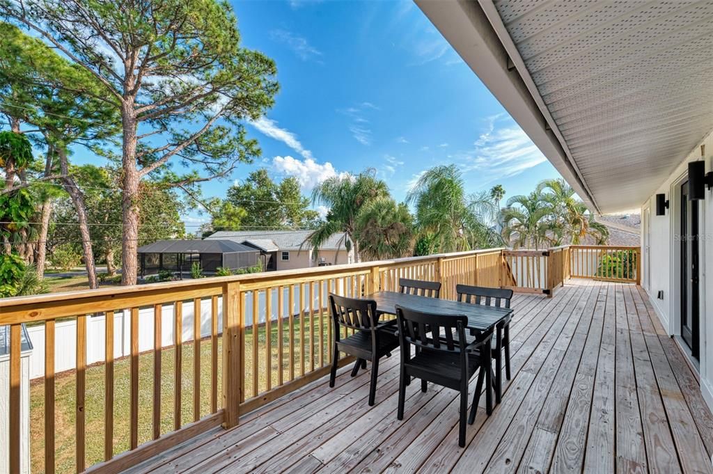 For Sale: $425,000 (2 beds, 2 baths, 1101 Square Feet)