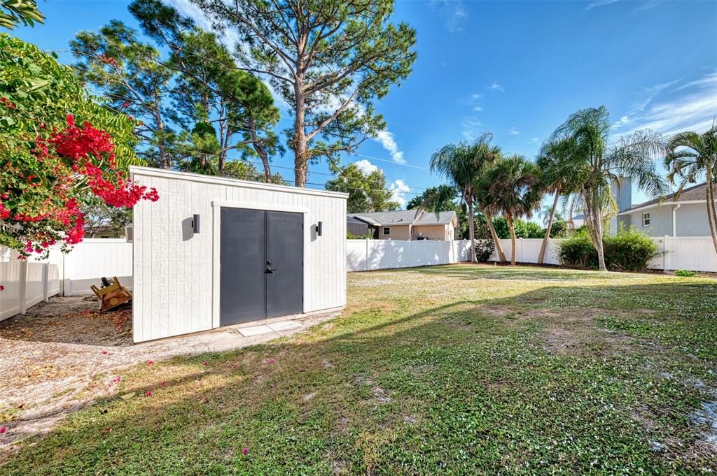 For Sale: $425,000 (2 beds, 2 baths, 1101 Square Feet)