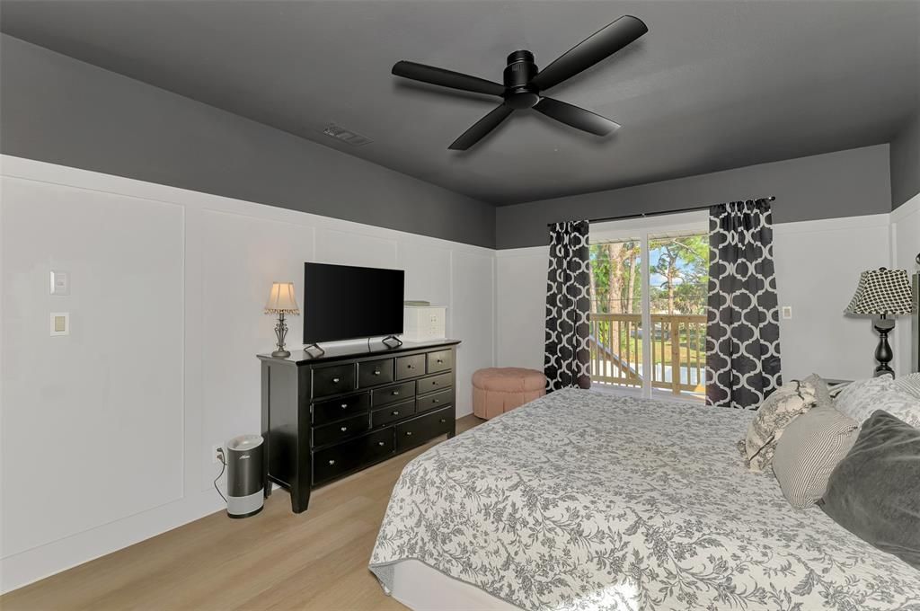 For Sale: $425,000 (2 beds, 2 baths, 1101 Square Feet)