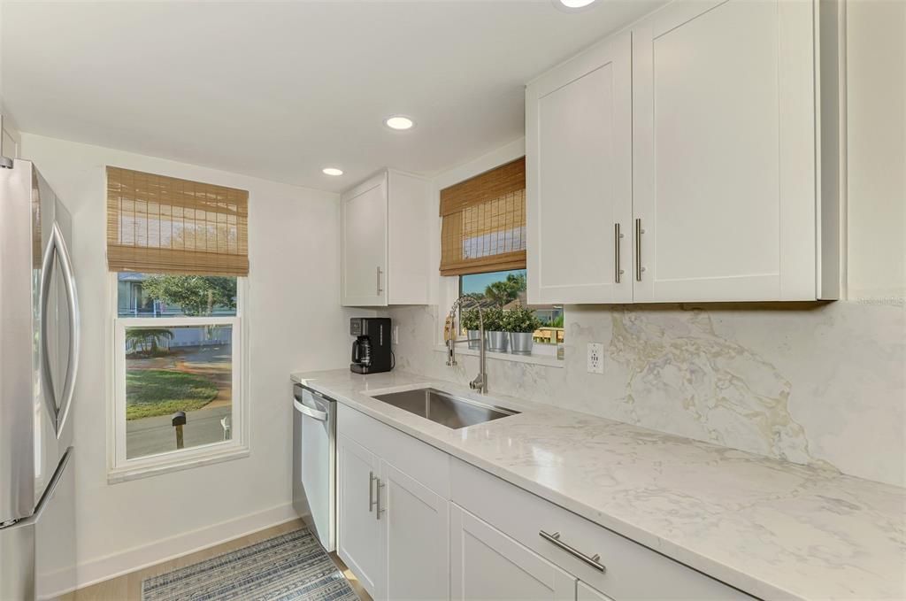 For Sale: $425,000 (2 beds, 2 baths, 1101 Square Feet)