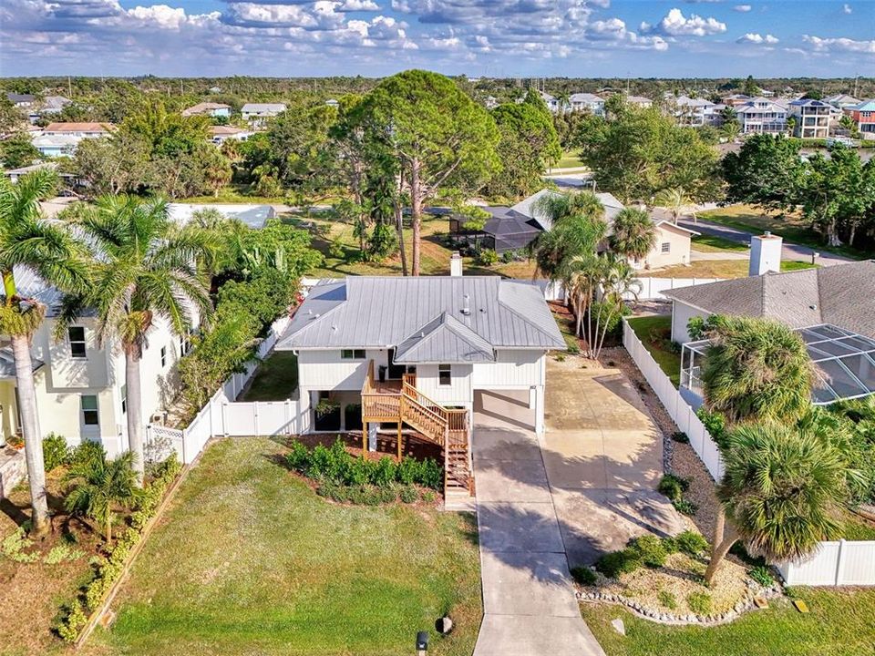 For Sale: $425,000 (2 beds, 2 baths, 1101 Square Feet)