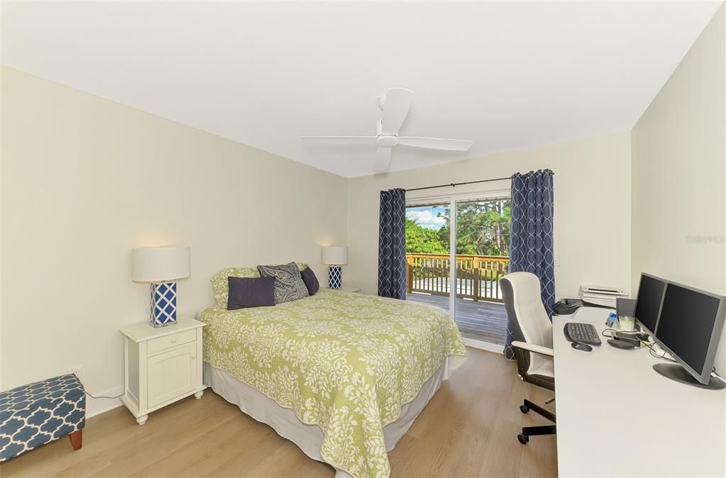 For Sale: $425,000 (2 beds, 2 baths, 1101 Square Feet)