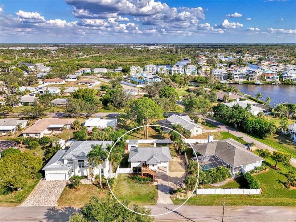 For Sale: $425,000 (2 beds, 2 baths, 1101 Square Feet)