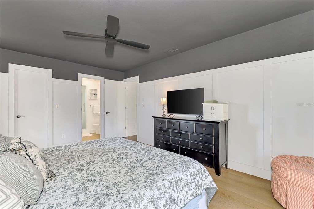 For Sale: $425,000 (2 beds, 2 baths, 1101 Square Feet)