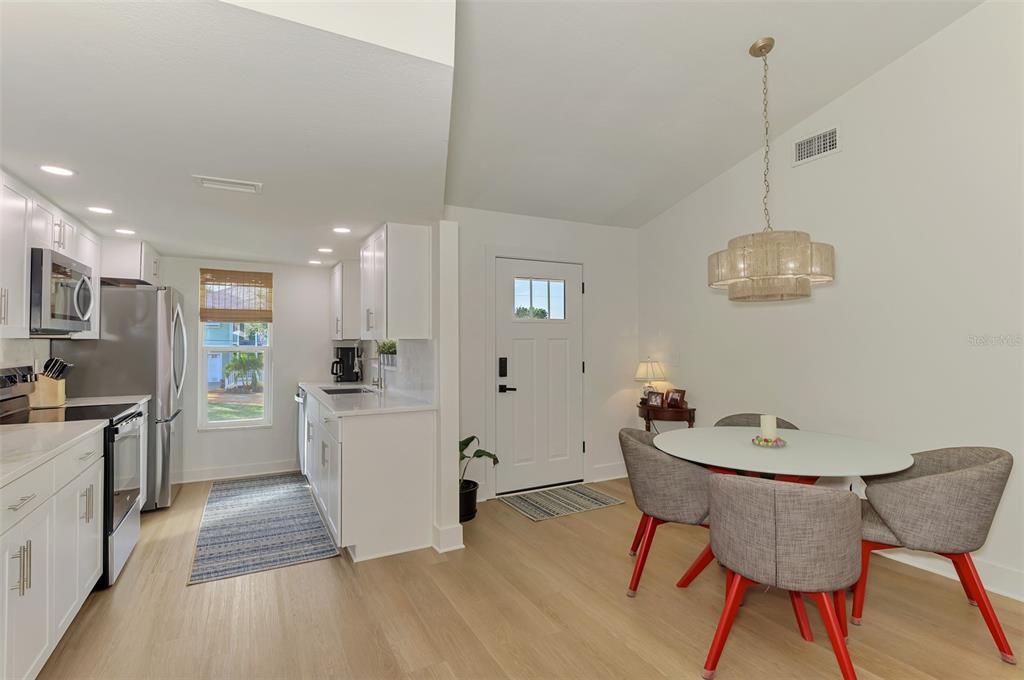 For Sale: $425,000 (2 beds, 2 baths, 1101 Square Feet)