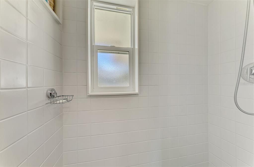 For Sale: $425,000 (2 beds, 2 baths, 1101 Square Feet)