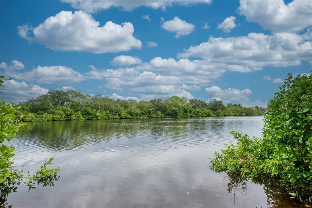 For Sale: $425,000 (2 beds, 2 baths, 1101 Square Feet)