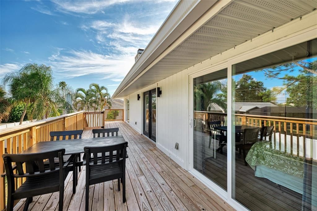 For Sale: $425,000 (2 beds, 2 baths, 1101 Square Feet)