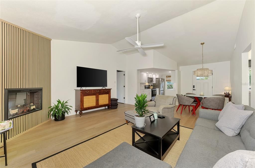 For Sale: $425,000 (2 beds, 2 baths, 1101 Square Feet)