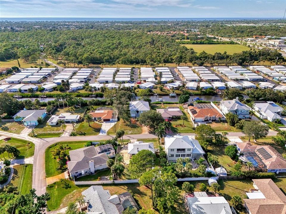 For Sale: $425,000 (2 beds, 2 baths, 1101 Square Feet)