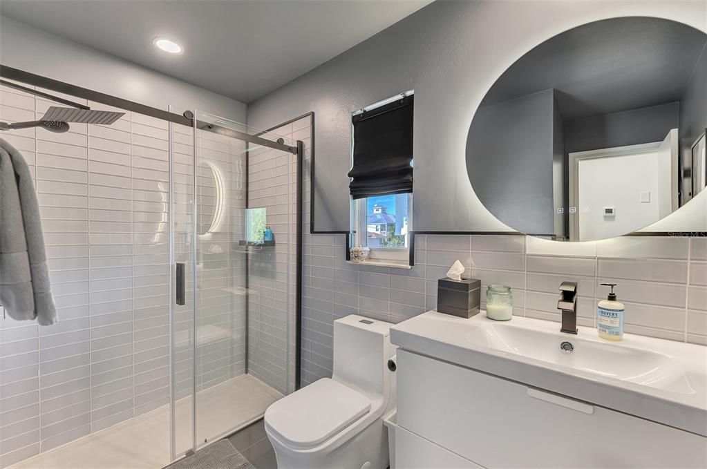 For Sale: $425,000 (2 beds, 2 baths, 1101 Square Feet)