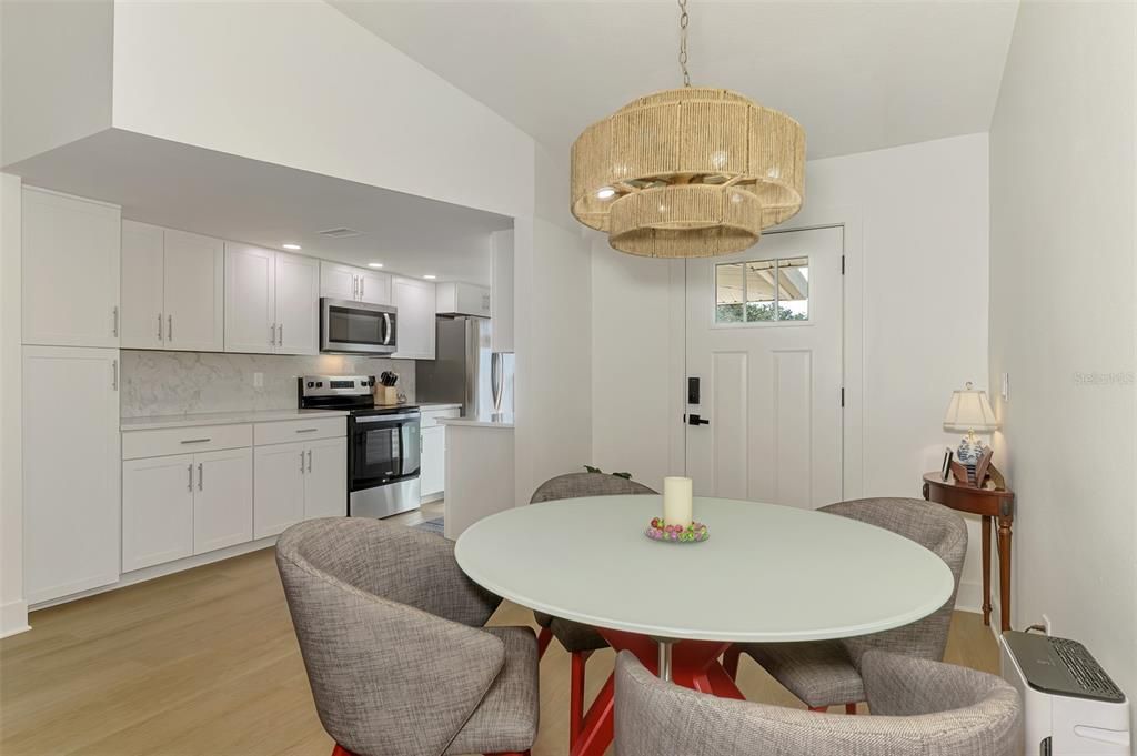 For Sale: $425,000 (2 beds, 2 baths, 1101 Square Feet)