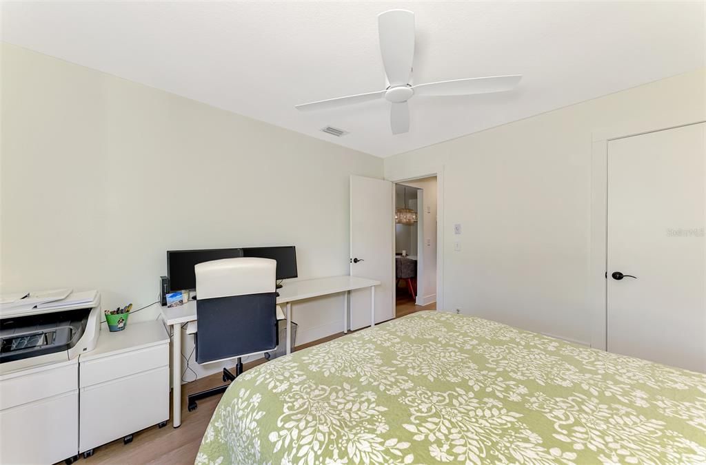 For Sale: $425,000 (2 beds, 2 baths, 1101 Square Feet)