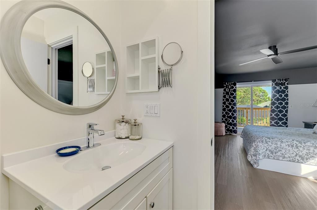 For Sale: $425,000 (2 beds, 2 baths, 1101 Square Feet)