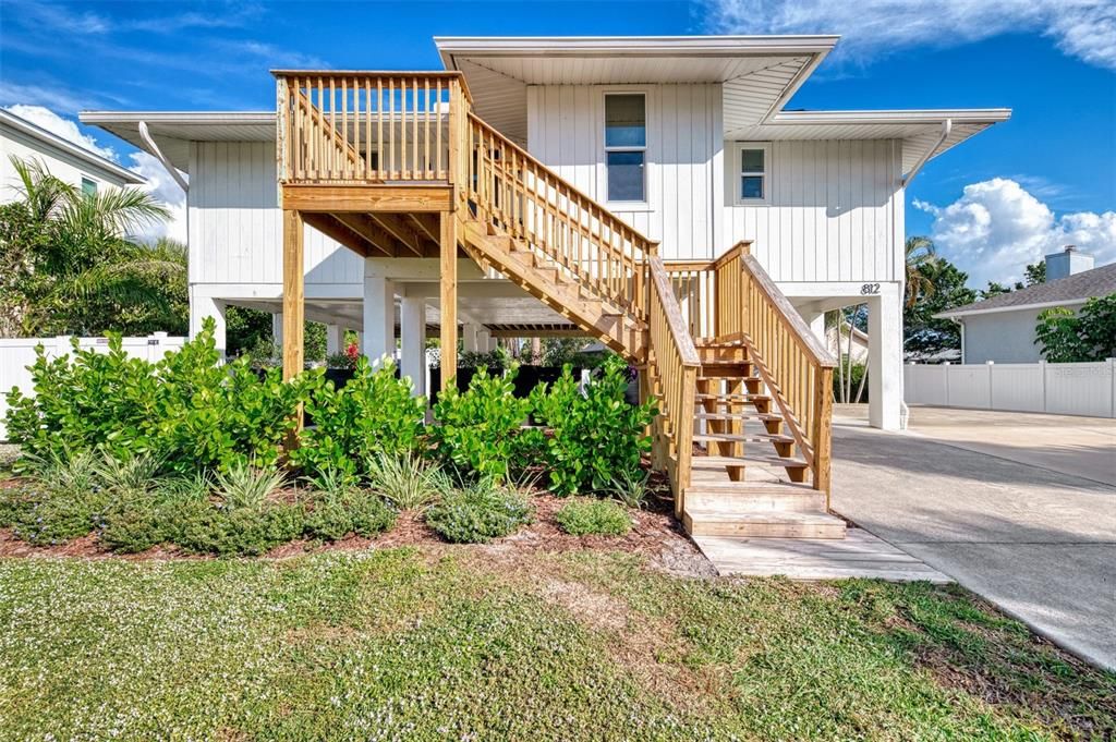 For Sale: $425,000 (2 beds, 2 baths, 1101 Square Feet)