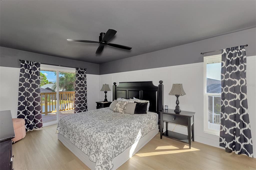 For Sale: $425,000 (2 beds, 2 baths, 1101 Square Feet)