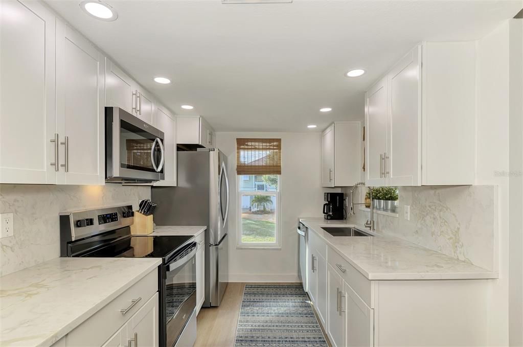 For Sale: $425,000 (2 beds, 2 baths, 1101 Square Feet)