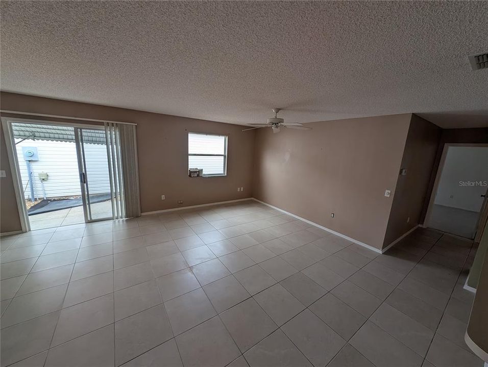 En Venta: $233,000 (2 camas, 2 baños, 1121 Pies cuadrados)