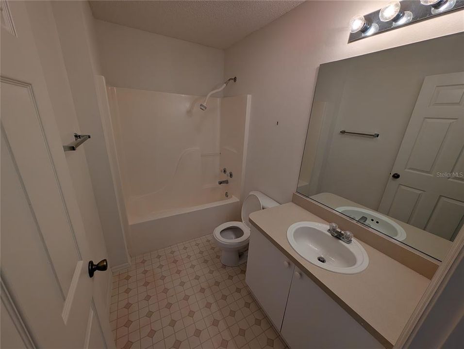 En Venta: $233,000 (2 camas, 2 baños, 1121 Pies cuadrados)