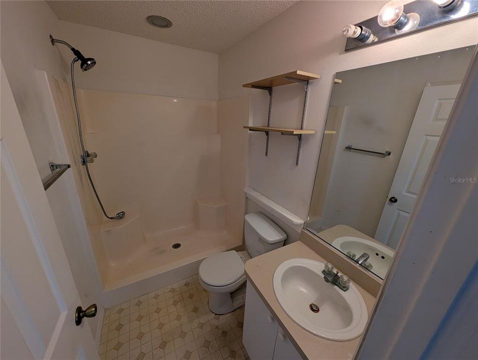 En Venta: $233,000 (2 camas, 2 baños, 1121 Pies cuadrados)