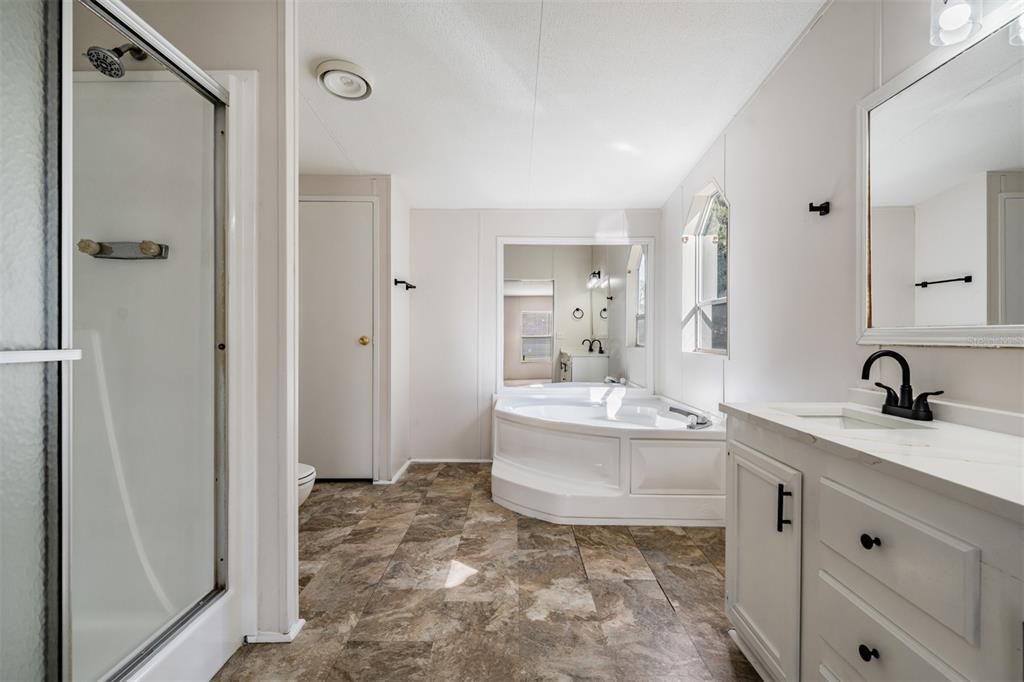 Под контрактом: $259,000 (4 спален, 2 ванн, 2128 Квадратных фут)