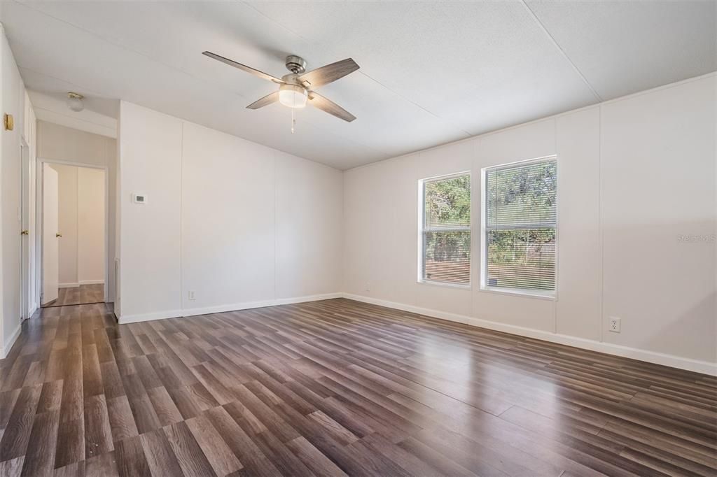 Под контрактом: $259,000 (4 спален, 2 ванн, 2128 Квадратных фут)