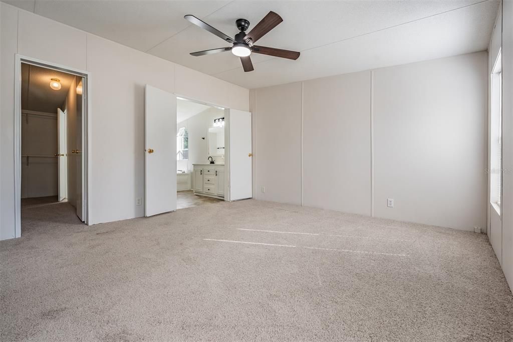 Под контрактом: $259,000 (4 спален, 2 ванн, 2128 Квадратных фут)