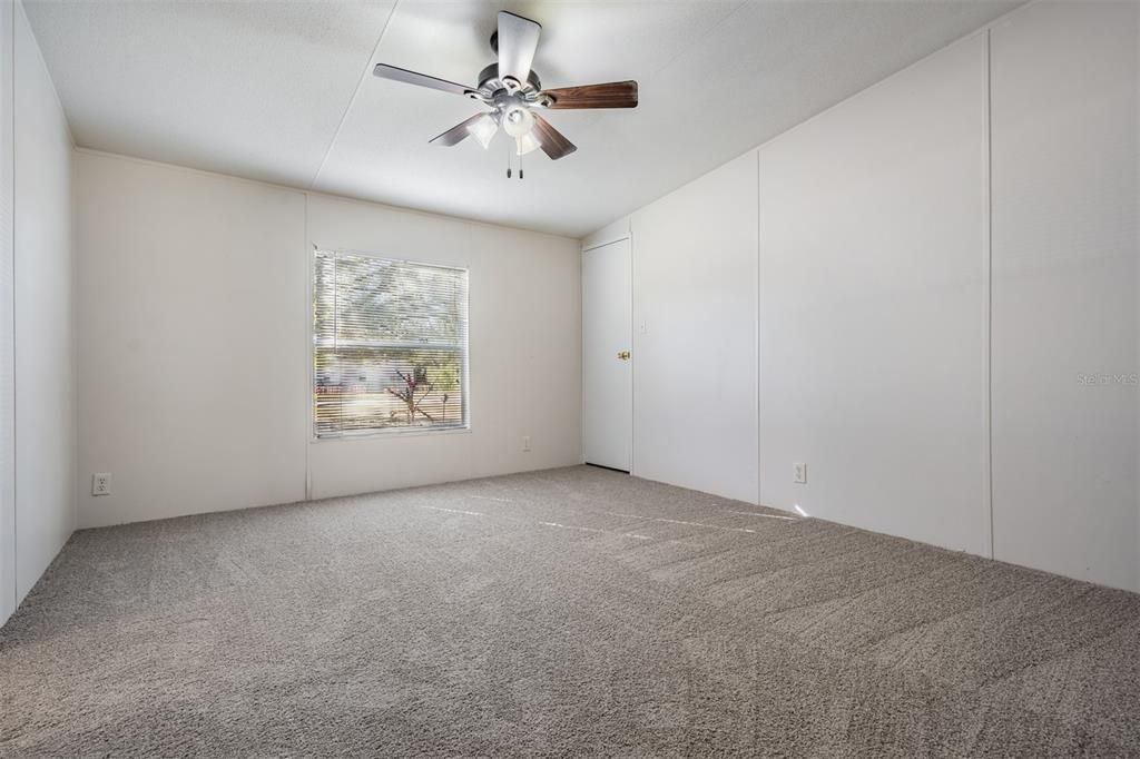 Под контрактом: $259,000 (4 спален, 2 ванн, 2128 Квадратных фут)