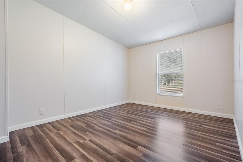 Под контрактом: $259,000 (4 спален, 2 ванн, 2128 Квадратных фут)