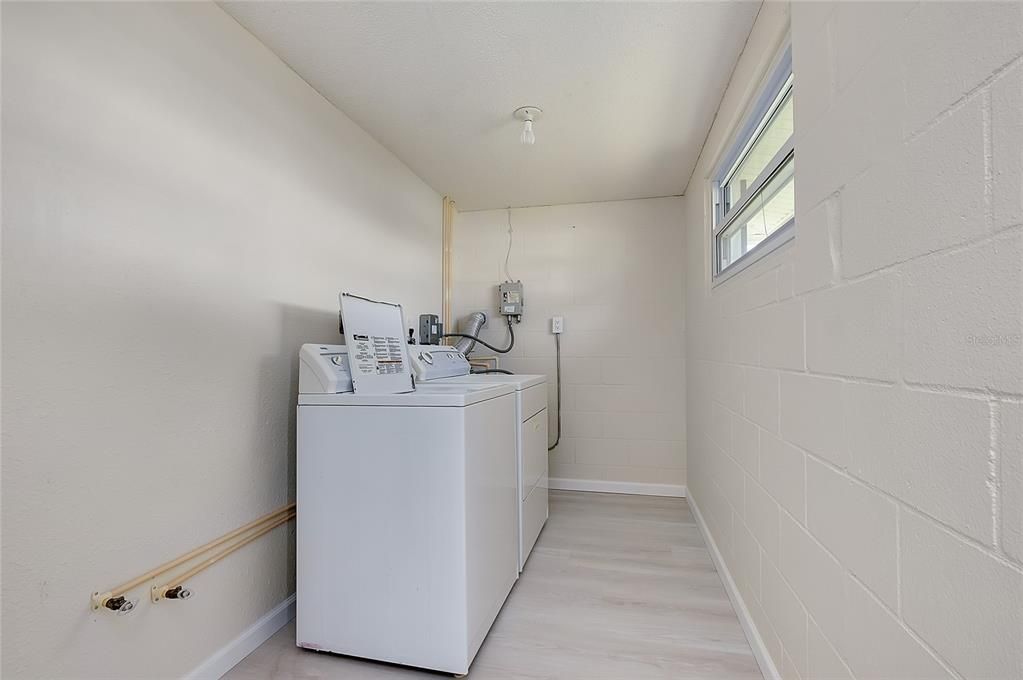 待售: $234,900 (2 贝兹, 2 浴室, 1083 平方英尺)