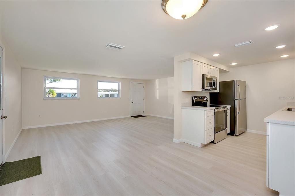 待售: $234,900 (2 贝兹, 2 浴室, 1083 平方英尺)