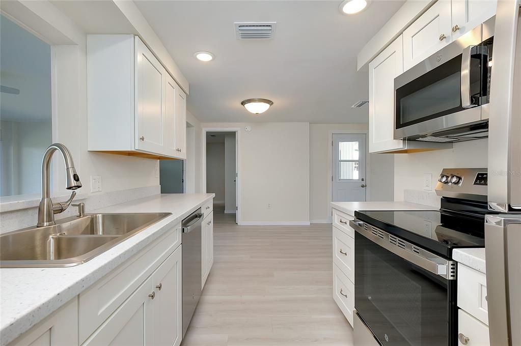 待售: $234,900 (2 贝兹, 2 浴室, 1083 平方英尺)