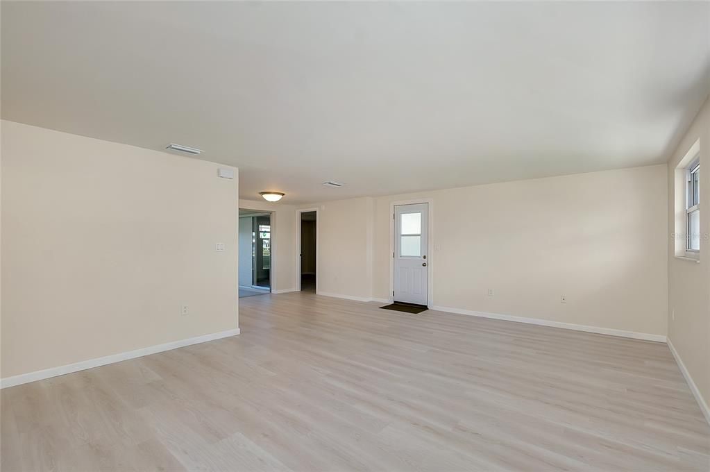 待售: $234,900 (2 贝兹, 2 浴室, 1083 平方英尺)