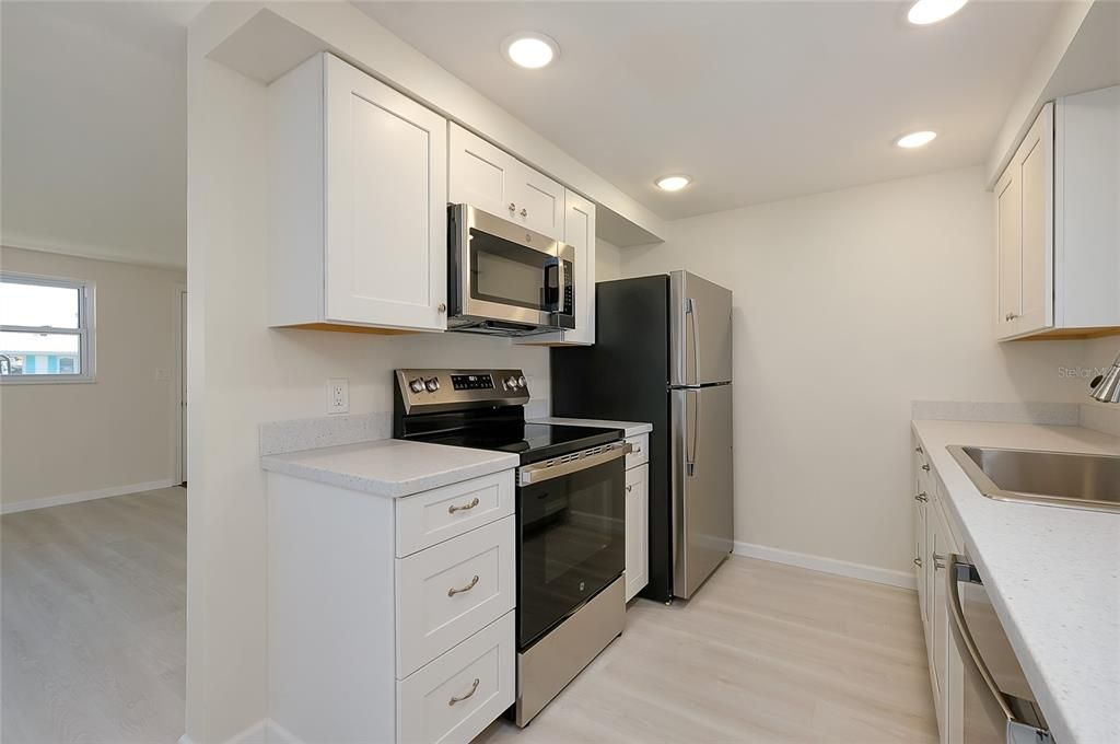 待售: $234,900 (2 贝兹, 2 浴室, 1083 平方英尺)