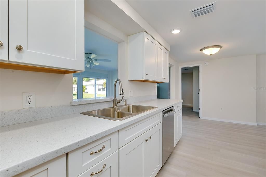 待售: $234,900 (2 贝兹, 2 浴室, 1083 平方英尺)